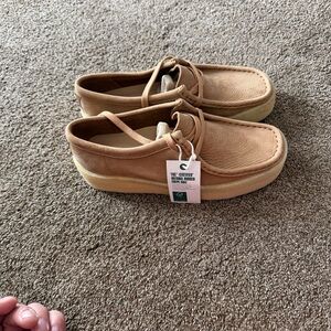 Clarks Women's Tan Suede Moc Toe Lace-Up Loafers